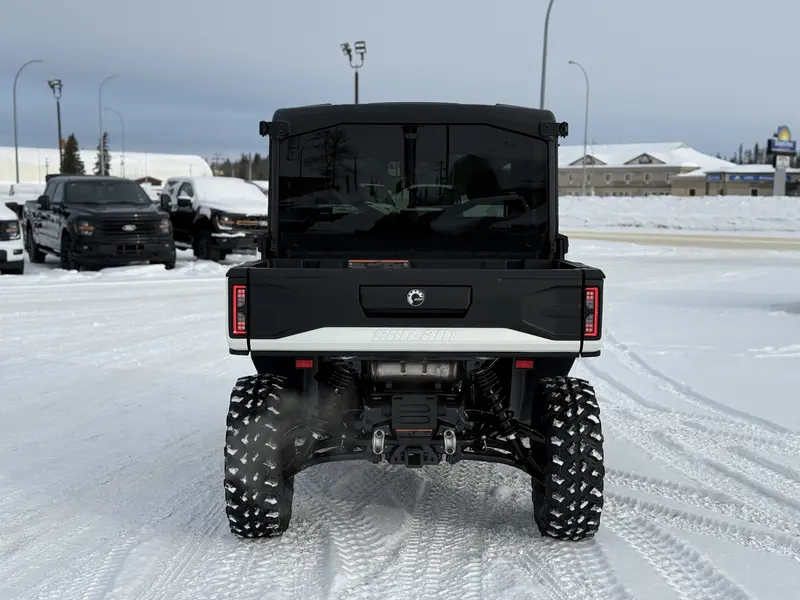 2026 Can-Am DEFENDER LIMITED CAB HD11