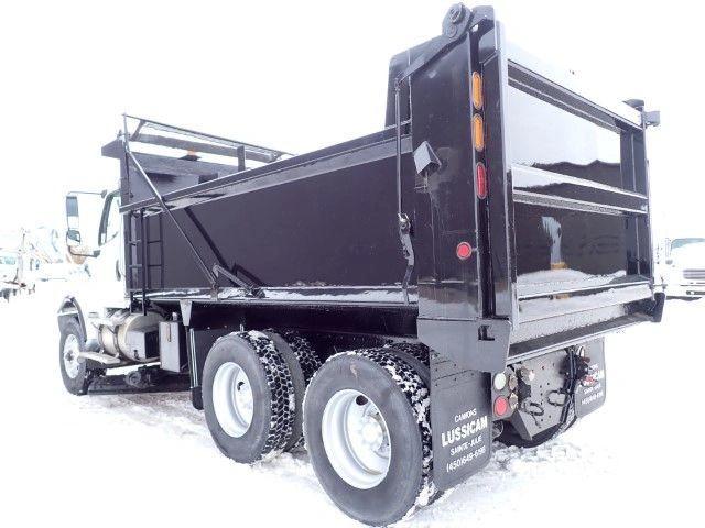 Freightliner M2106 2006