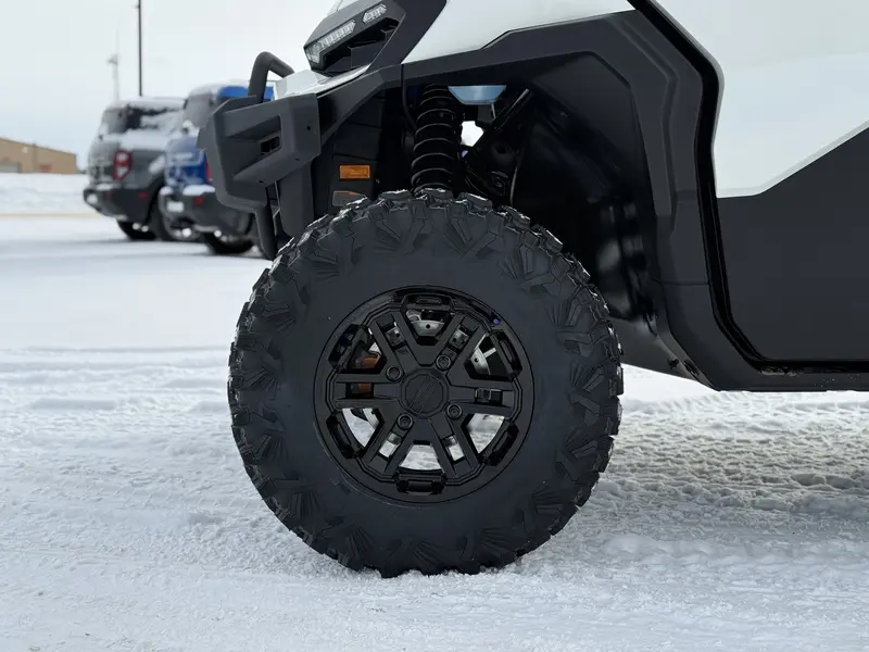 2026 Can-Am DEFENDER LIMITED CAB HD11