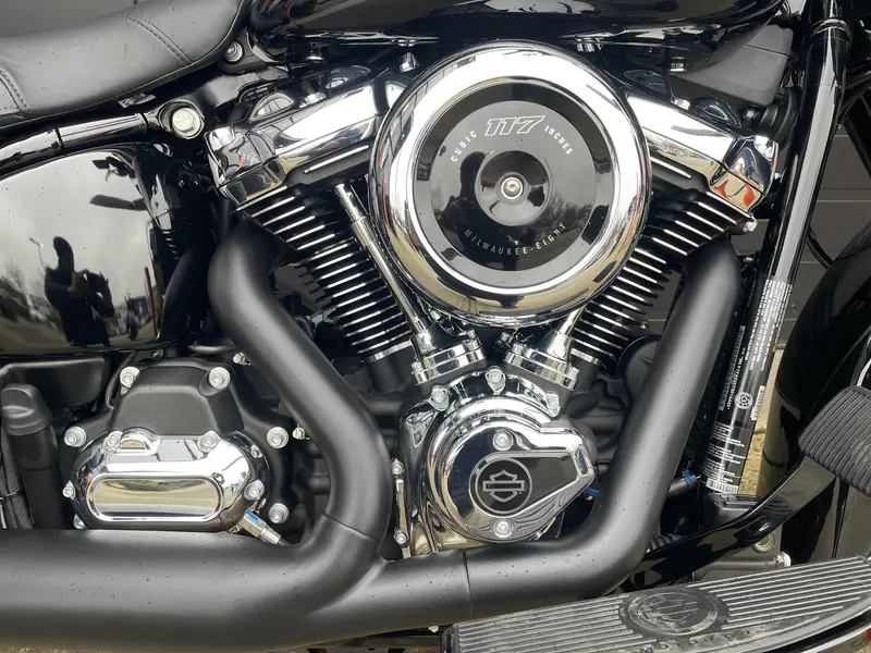 2026 Harley-Davidson FLHC - Heritage Classic thumbnail 3