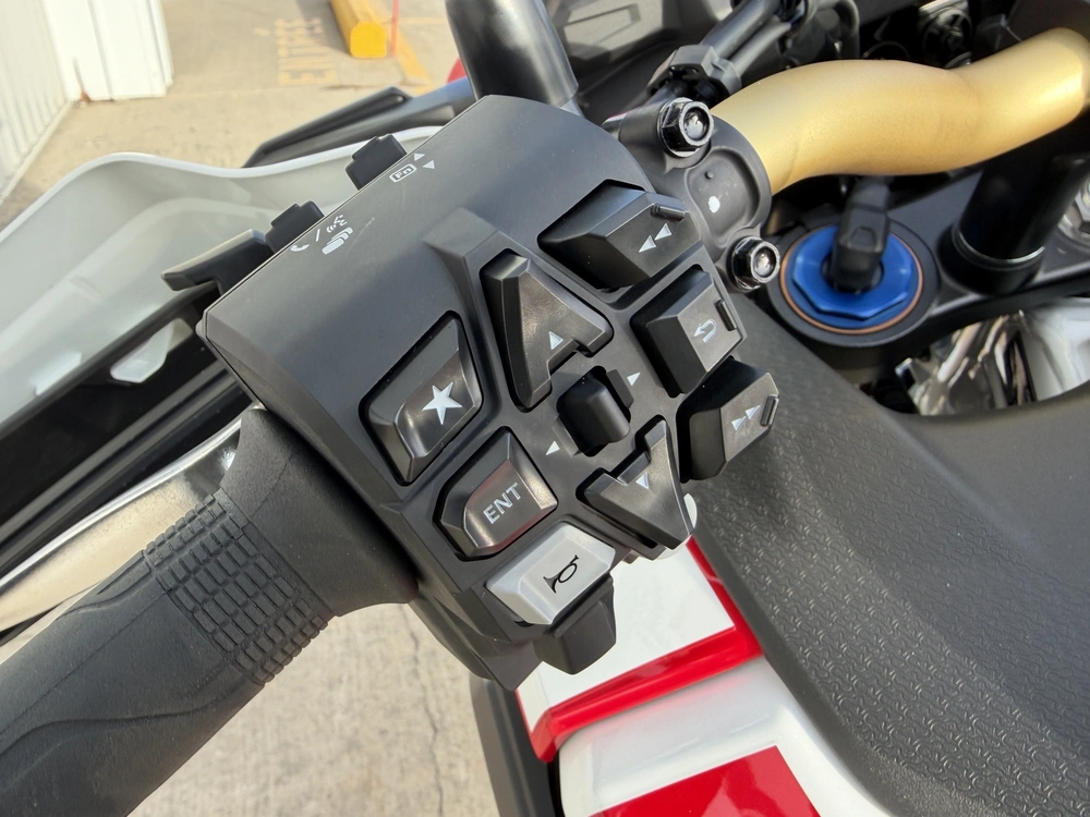 2026 Honda Africa Twin Adventure Sports Es alt