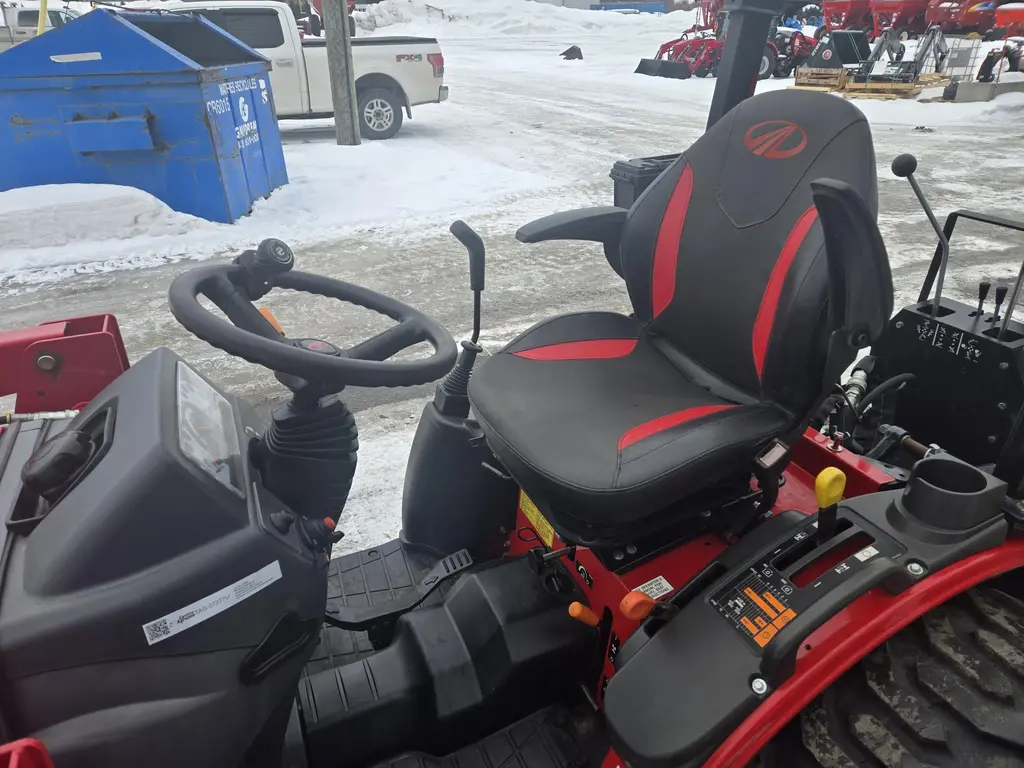 Mahindra Max26XLT 2023