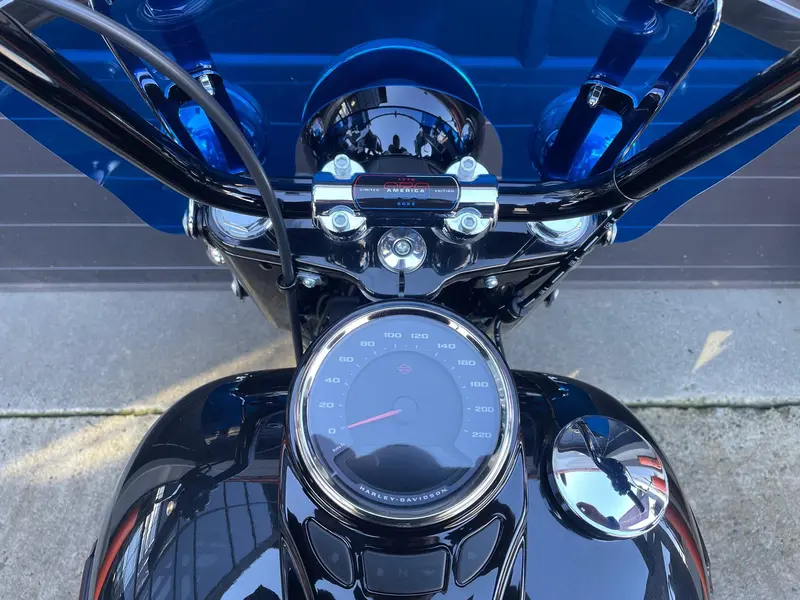 2026 Harley-Davidson FLHC - Heritage Classic Liberty Edition thumbnail 16
