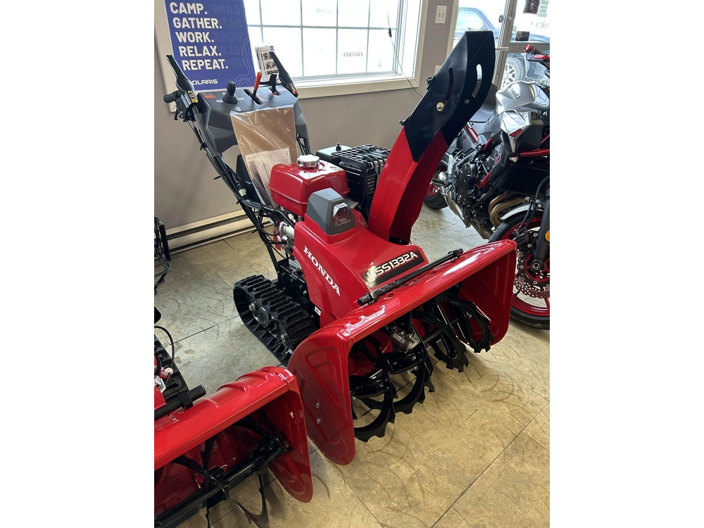 Honda Hss1332ctd 32" Elec Start Track Blower 2026 alt