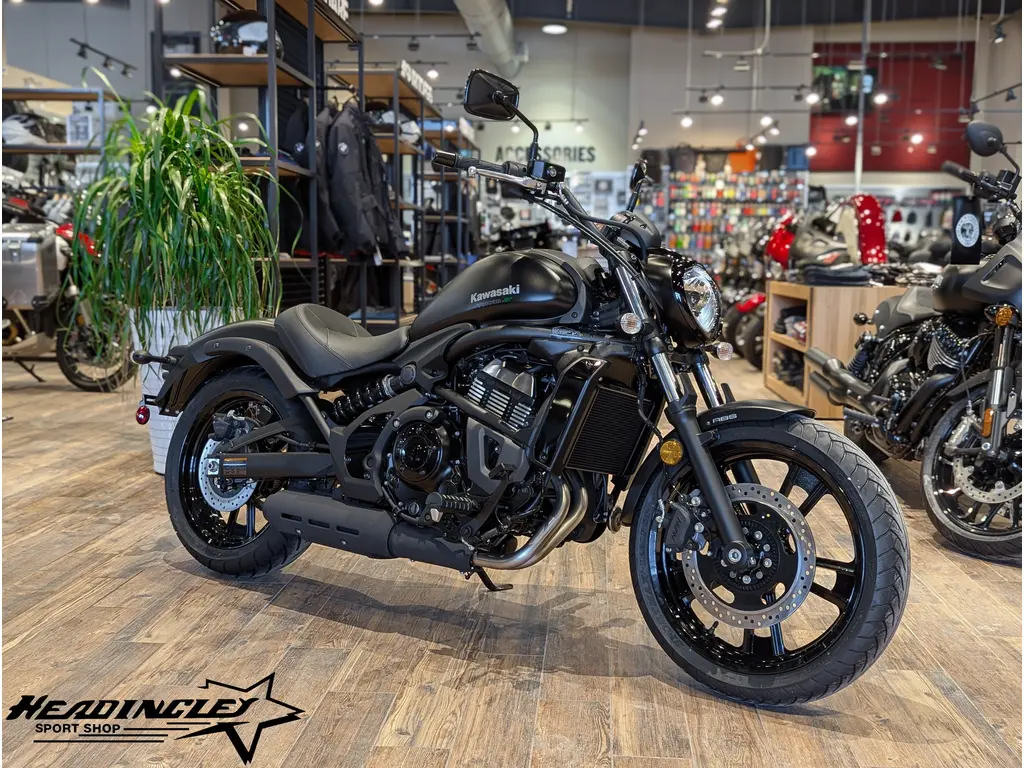 2026 Kawasaki Vulcan S // Metallic Flat Spark Black 
