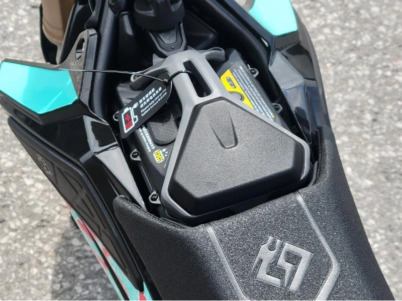 2026 Sur Ron Hyper Bee alt