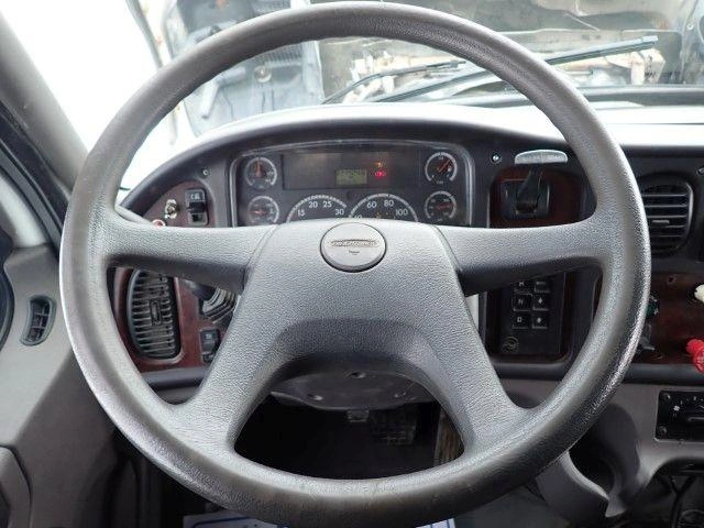 Freightliner M2106 2006