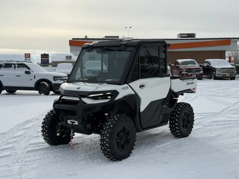 2026 Can-Am DEFENDER LIMITED CAB HD11