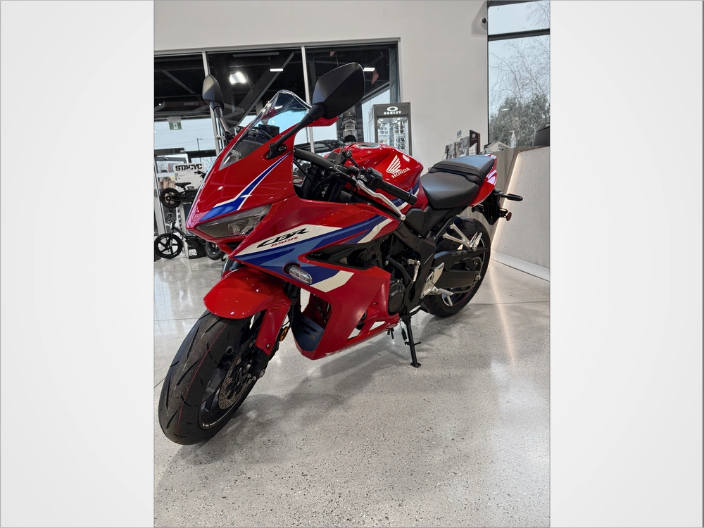 2026 Honda Cbr650r E-clutch (abs) alt