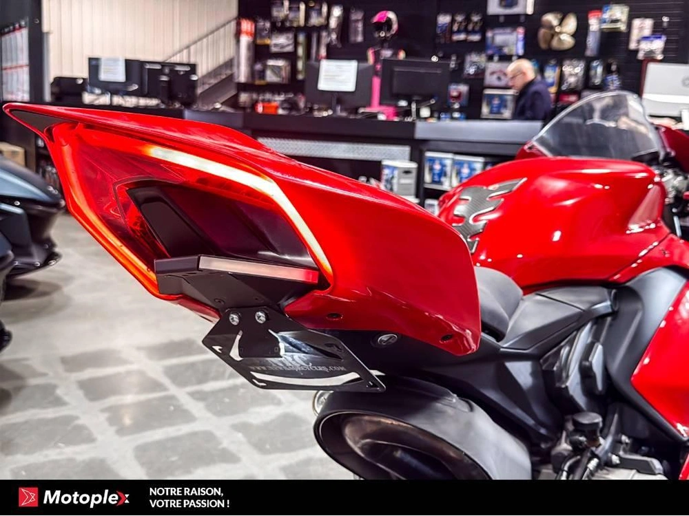 Ducati Panigale V2 2023 alt