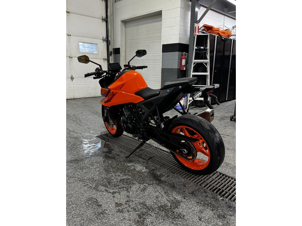 2024 Ktm Duke 990 alt