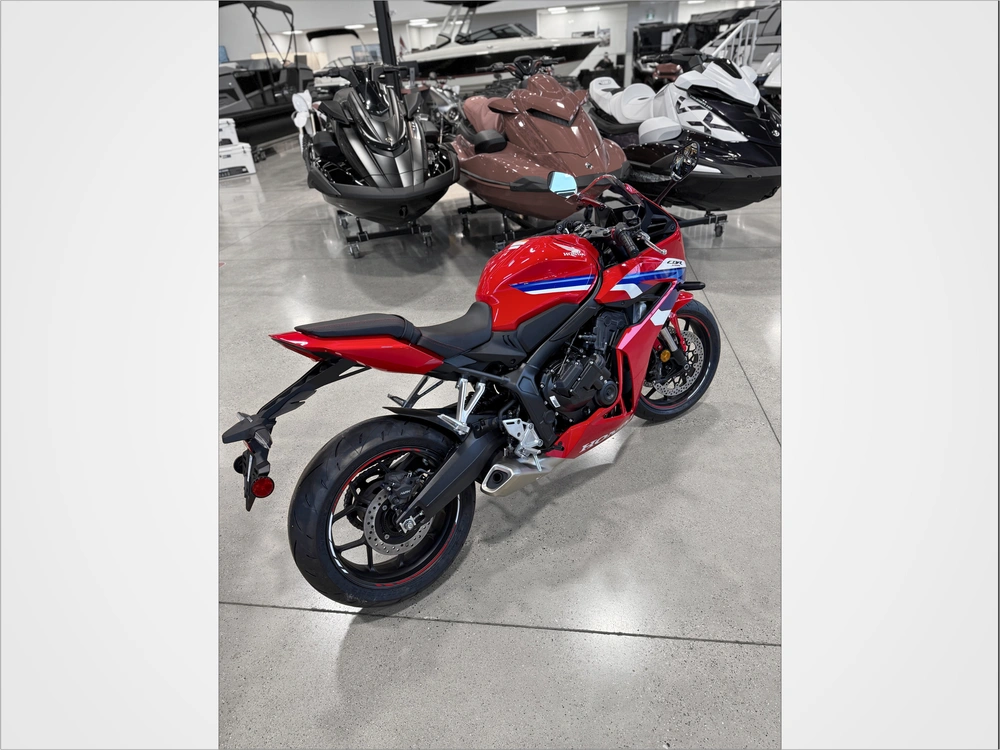 2026 Honda Cbr650r E-clutch (abs) alt