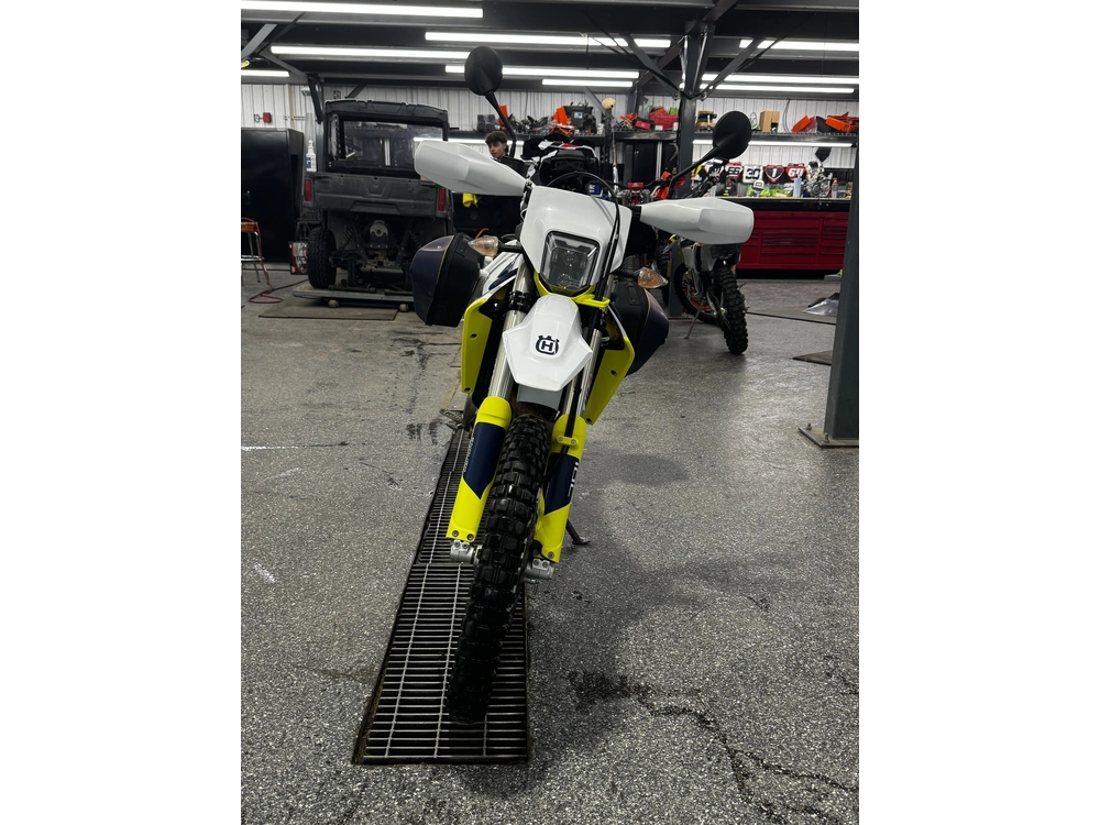 2022 Husqvarna 701 Enduro alt