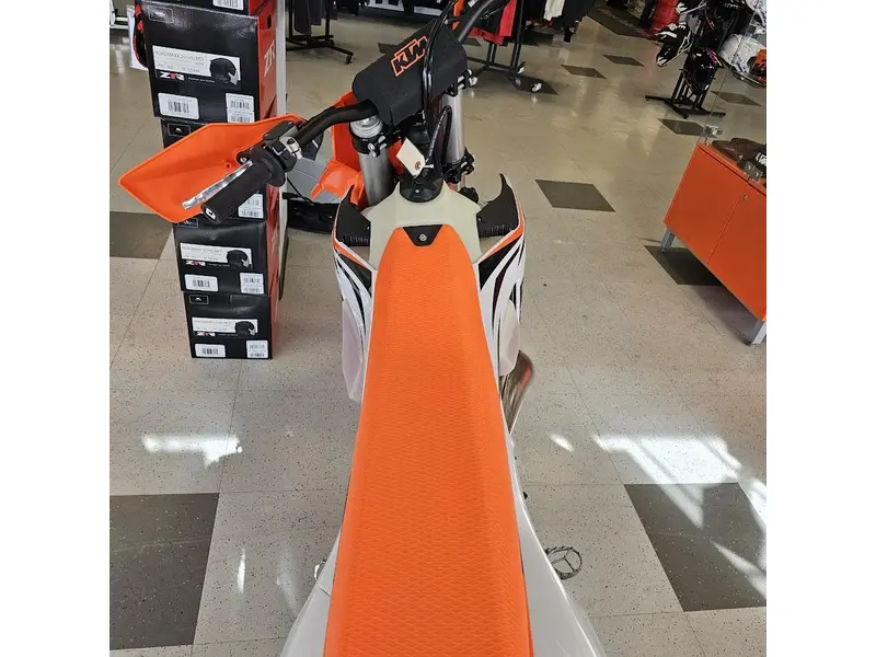 2024 KTM 250 XC thumbnail 18