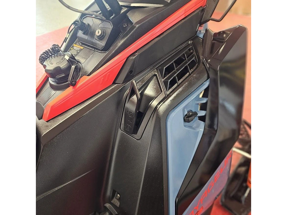 2024 Polaris Prostar S4 Voyageur 146 alt