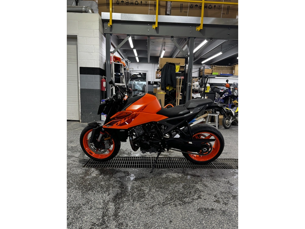 2024 Ktm Duke 990 alt
