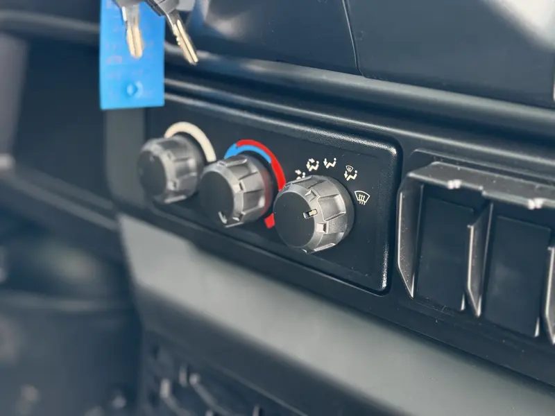 2026 Can-Am DEFENDER LIMITED CAB HD11