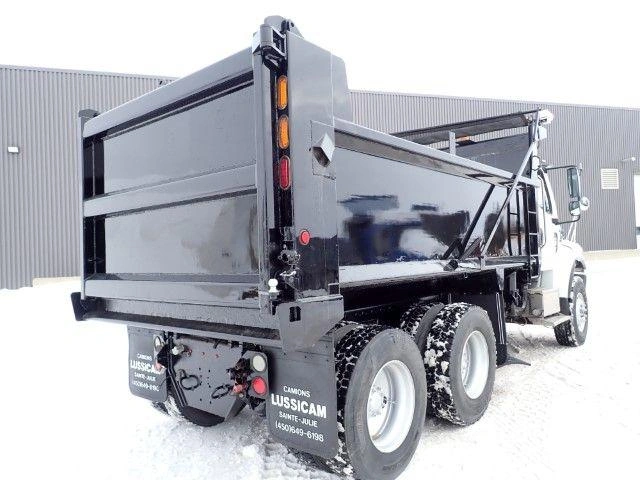 Freightliner M2106 2006