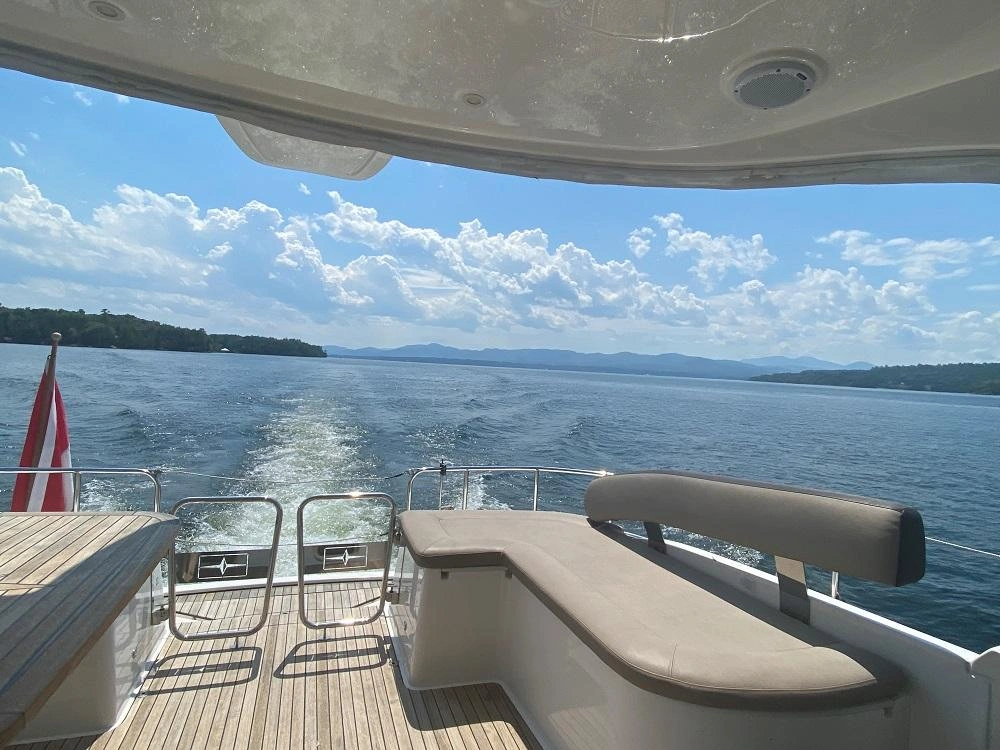 Bavaria Motoryachts E40 Sedan 2018 alt