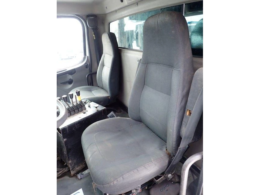 Freightliner M2106 2006