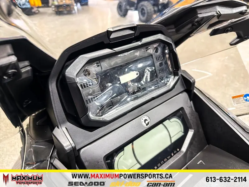 2026 Ski-Doo GRAND TOURING LE W/ PLATINUM PKG 900 ACE TURBO R SILENT ICE TRACK II 1.25 E.S. W/ 10.25 TOUCHSCRE