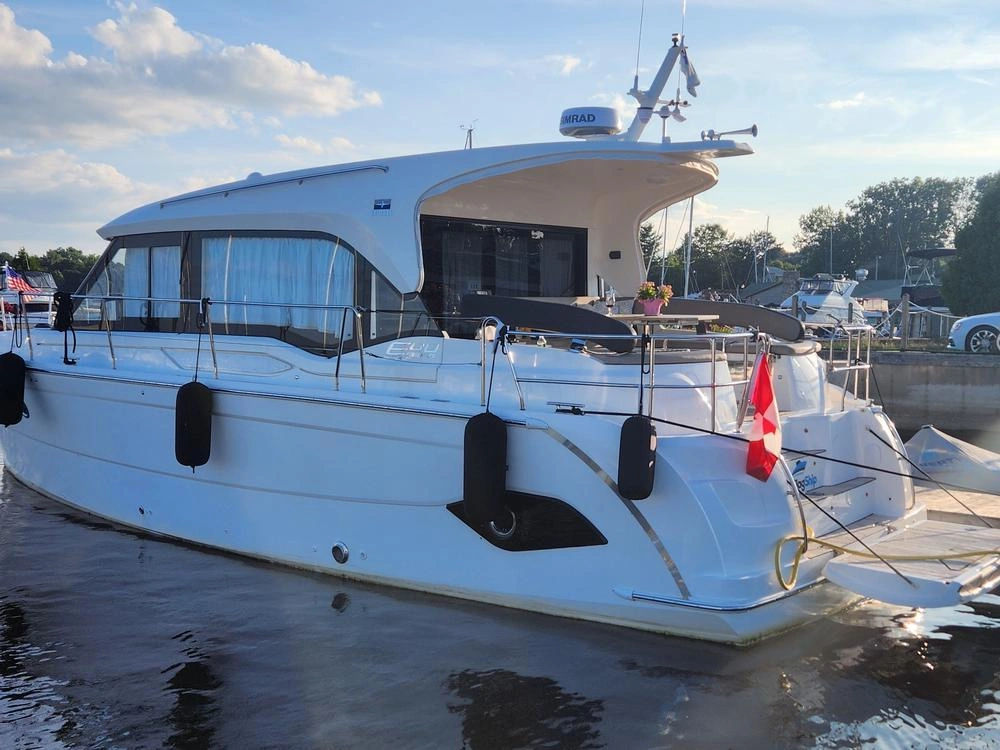 Bavaria Motoryachts E40 Sedan 2018 alt