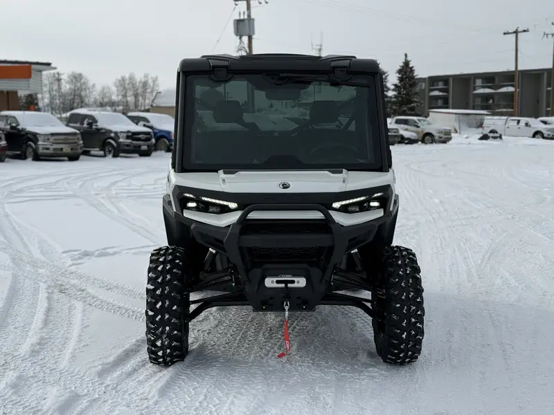 2026 Can-Am DEFENDER LIMITED CAB HD11