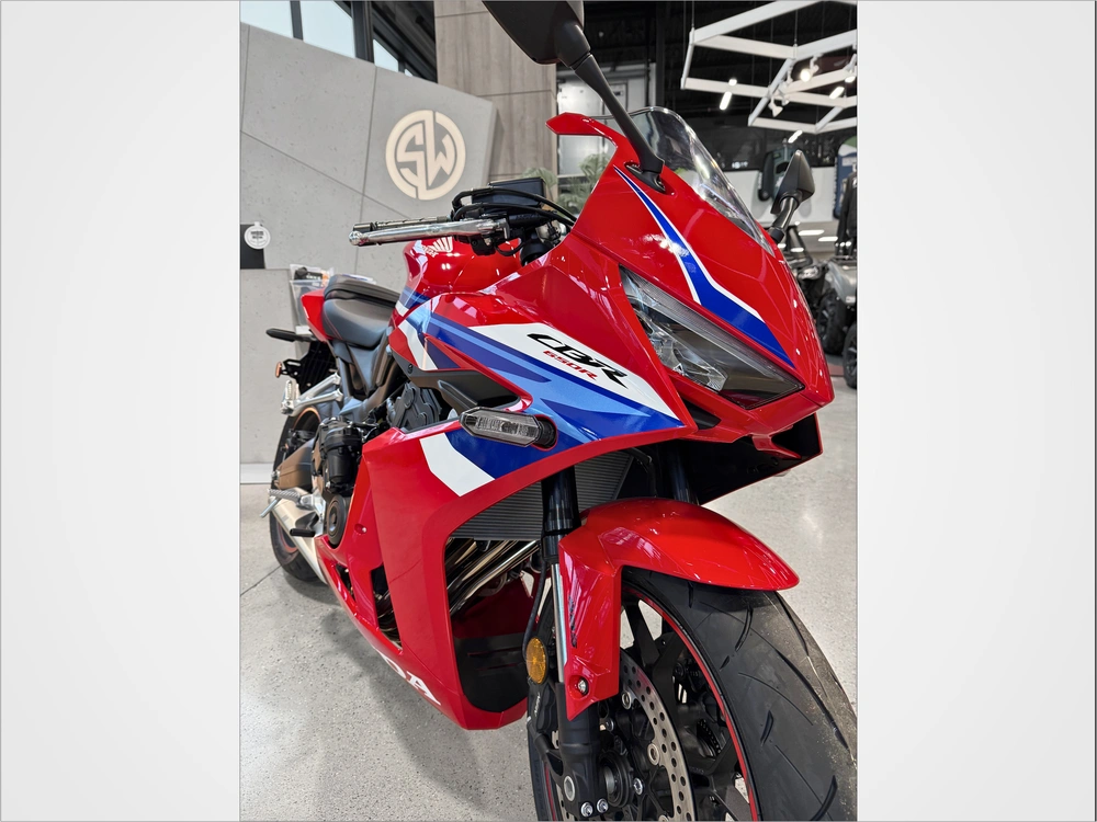 2026 Honda Cbr650r E-clutch (abs) alt