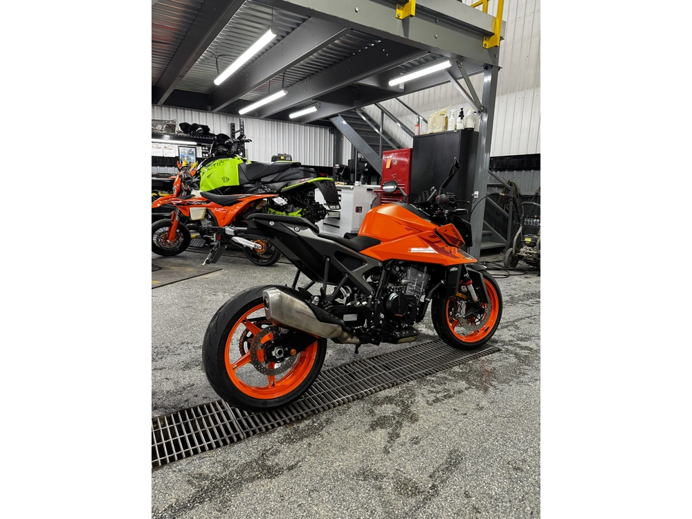 2024 Ktm Duke 990 alt