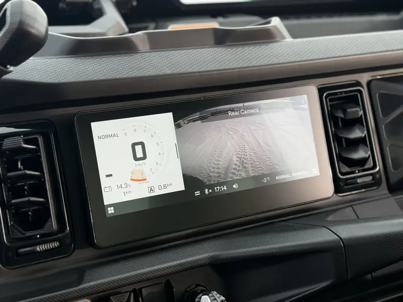 2026 Can-Am DEFENDER LIMITED CAB HD11