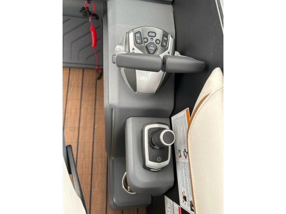 Manitou 24 Explore Navigator Stealthde 2025 alt