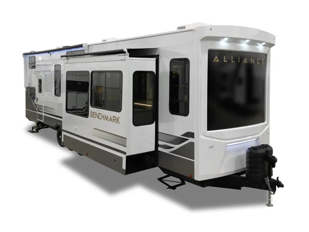 Alliance RV Benchmark 42LFT 2026