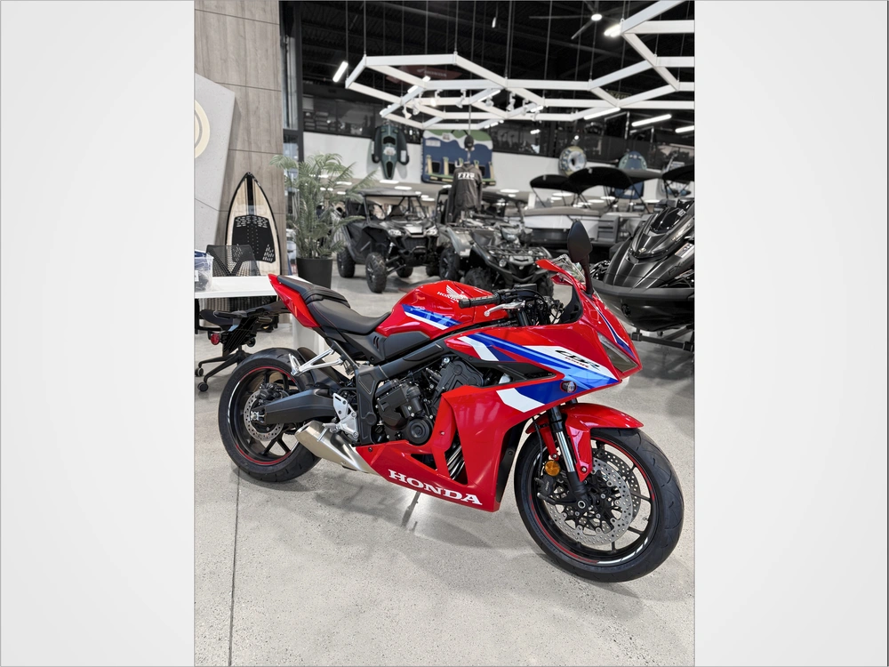 2026 Honda Cbr650r E-clutch (abs) alt