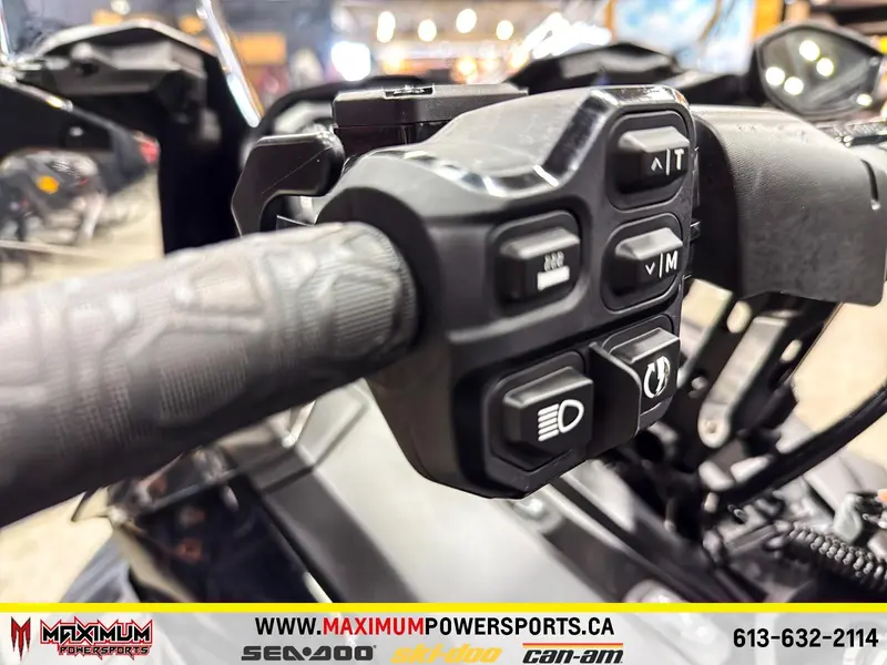 2026 Ski-Doo GRAND TOURING LE W/ PLATINUM PKG 900 ACE TURBO R SILENT ICE TRACK II 1.25 E.S. W/ 10.25 TOUCHSCRE
