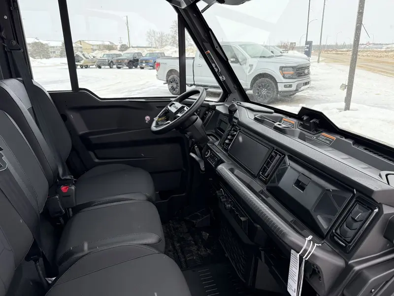 2026 Can-Am DEFENDER MAX XT CAB HD11 thumbnail 11
