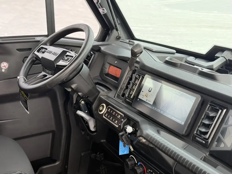 2026 Can-Am DEFENDER LIMITED CAB HD11