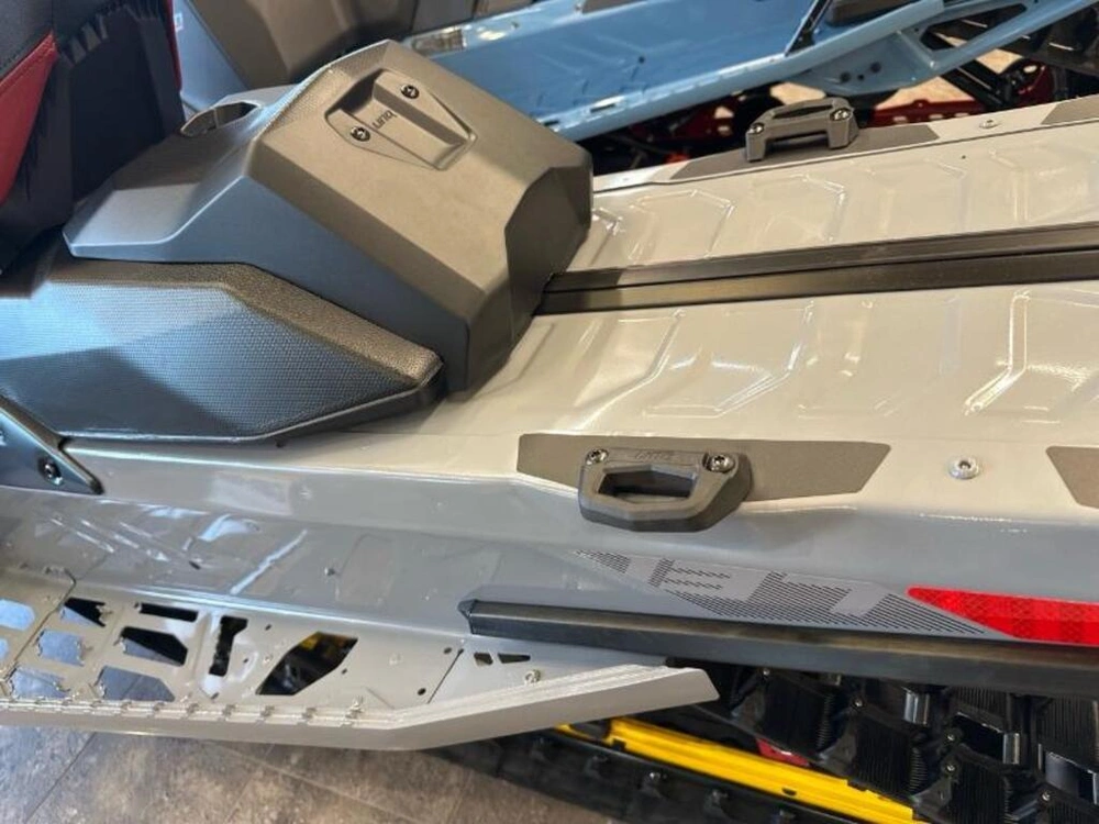 Ski-doo Mxz Adr W/ Blizzard Pkg 137 850 E-tec Ice Ripper Xt 1.25'' E.s. 2026 alt