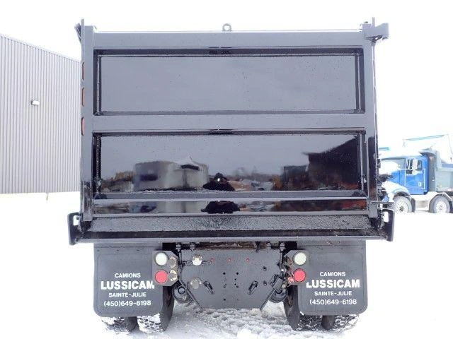 Freightliner M2106 2006