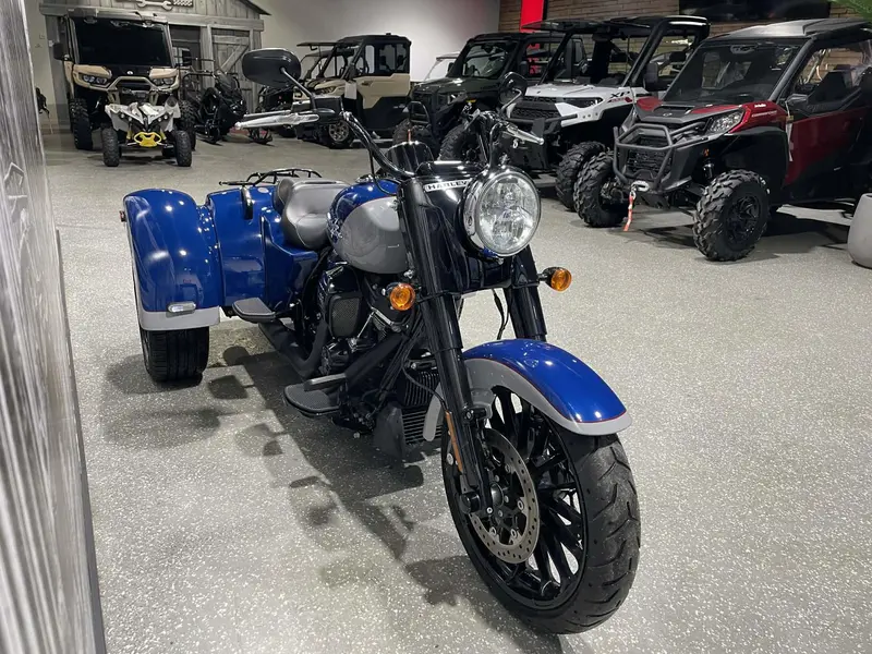 Harley-Davidson FREEWHEELER ABS 114 **MODELE TRIKE RECHERCHÉ!** 2023