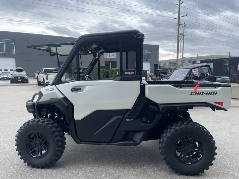 2026 Can-Am DEFENDER LIMITED CAB HD11 thumbnail 7