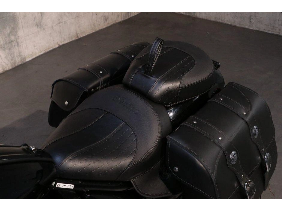 2025 Indian Motorcycle Indian Super Chief Dark Horse alt