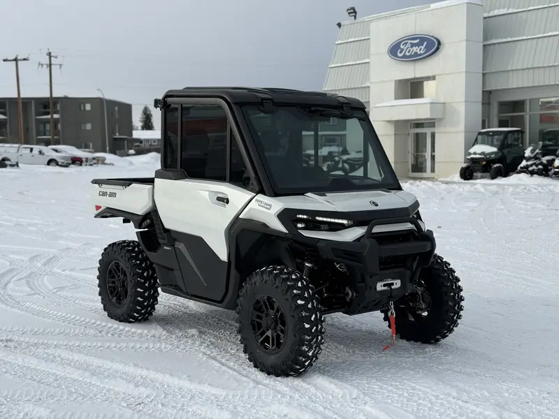 2026 Can-Am DEFENDER LIMITED CAB HD11