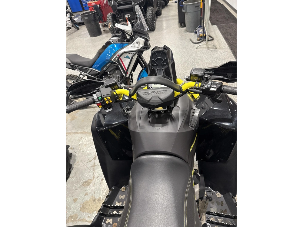 2018 Can-am Renegade X Mr 1000 R Hyper alt
