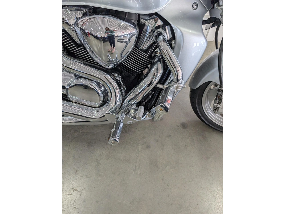 Suzuki M109 Boulevard 2009 alt