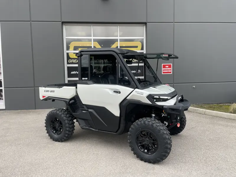 2026 Can-Am DEFENDER LIMITED CAB HD11