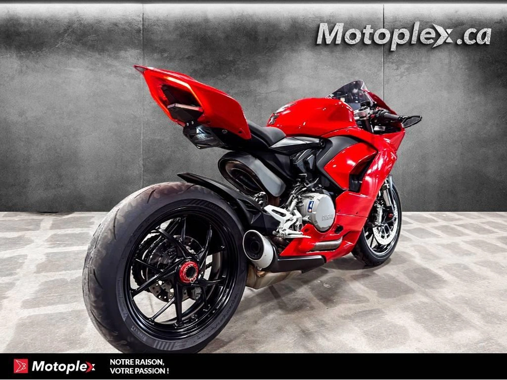 Ducati Panigale V2 2023 alt