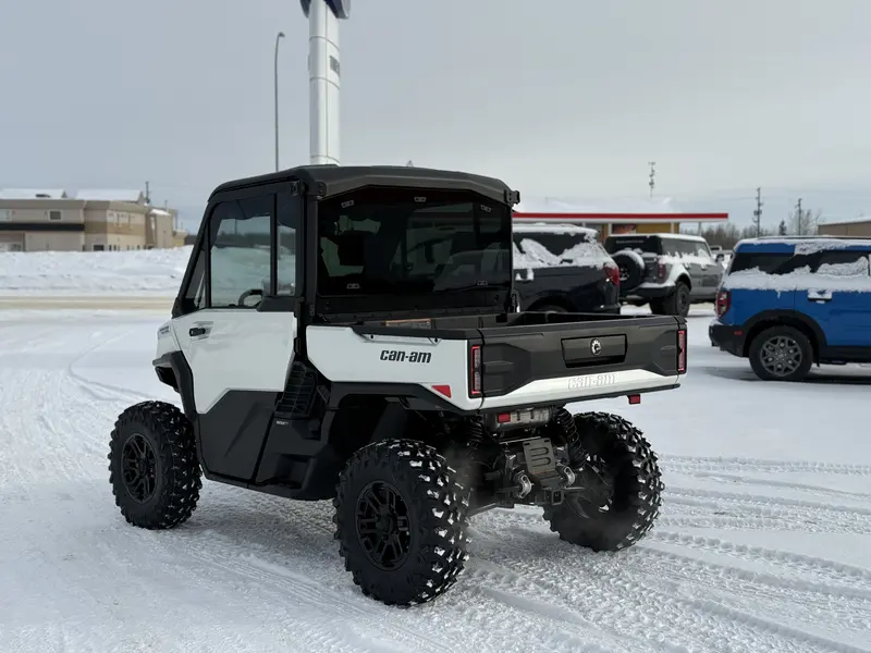2026 Can-Am DEFENDER LIMITED CAB HD11