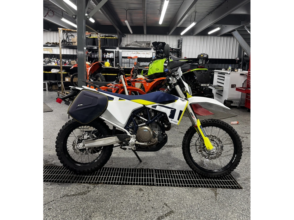 2022 Husqvarna 701 Enduro alt
