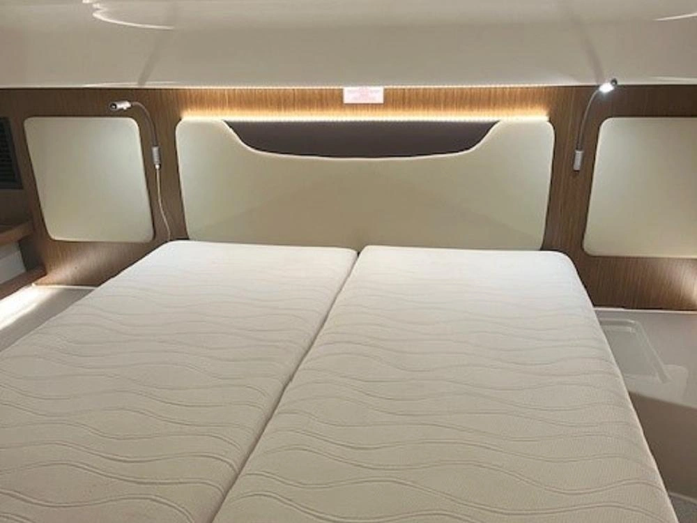 Bavaria Motoryachts E40 Sedan 2018 alt