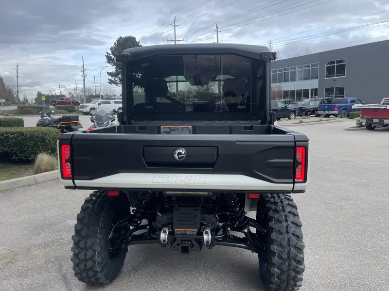 2026 Can-Am DEFENDER LIMITED CAB HD11 thumbnail 4